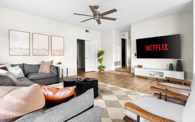 Building Photo - 5604 E Beverly Ln