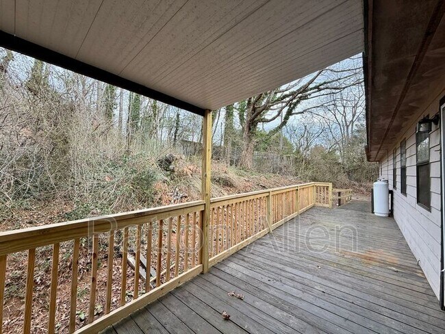 Foto del edificio - 131 Upper Grassy Branch Rd