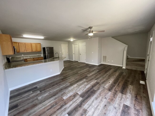 Building Photo - 3 bedroom gem with convenient Nashville lo...