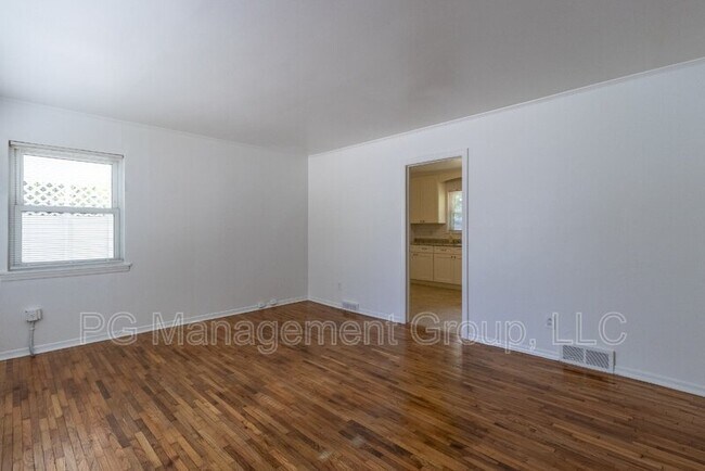 Foto del edificio - 225 Clark Blvd