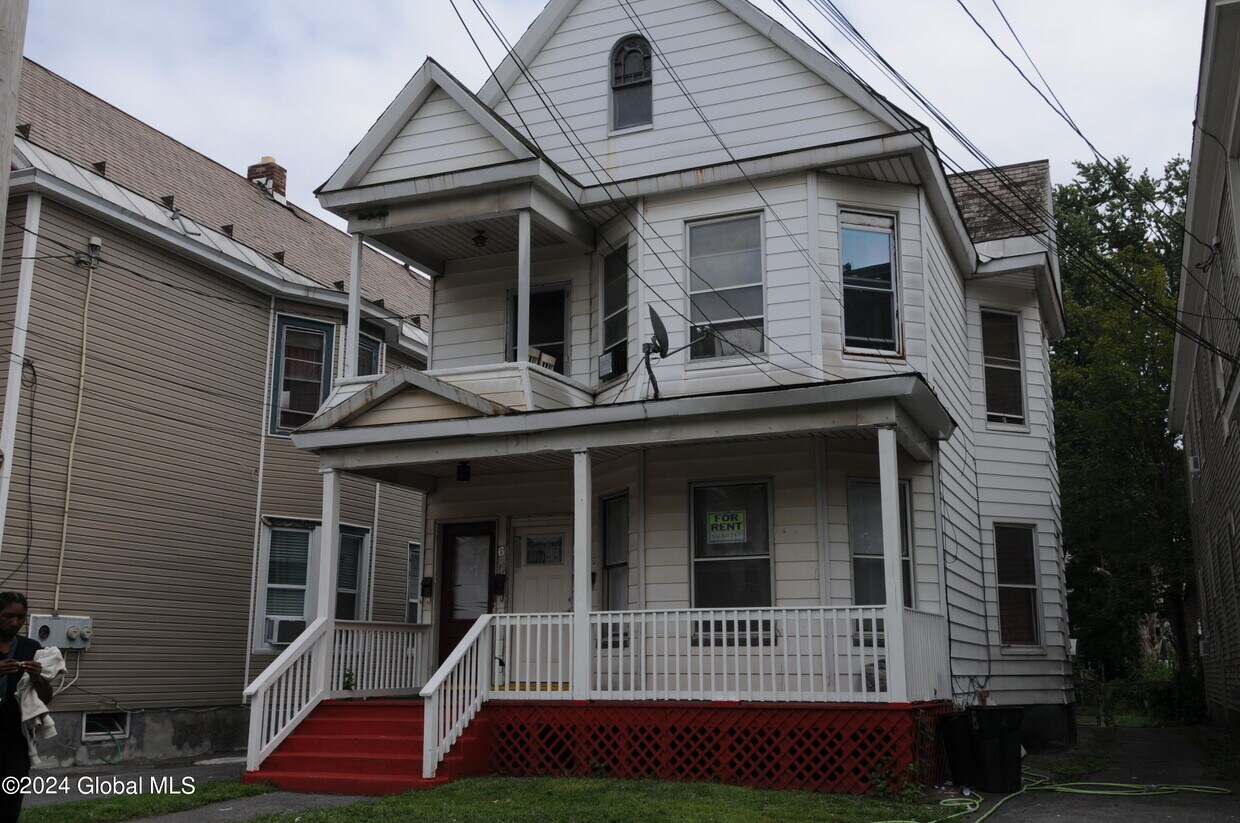 Foto principal - 58 McClellan St