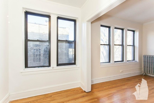 Building Photo - 4631 N Paulina St