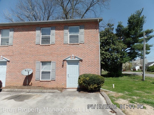 Building Photo - 1105 W Parkway Ave