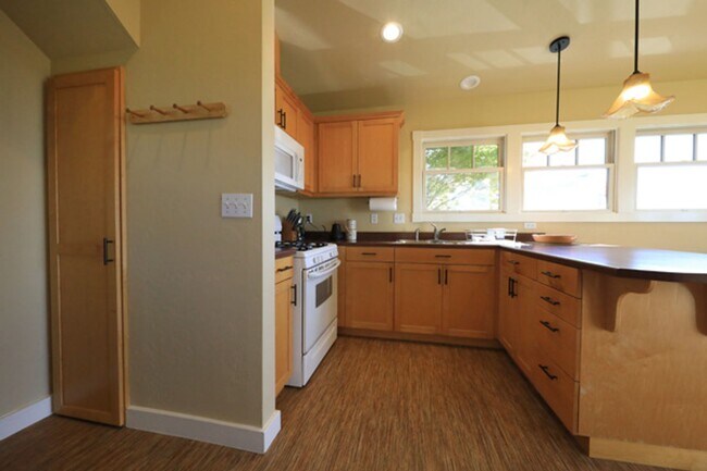 Foto del edificio - Furnished Studio overlooking Arcata, all utilities inluded