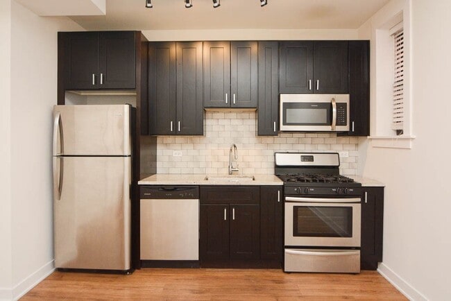 Building Photo - 4633 N Leavitt