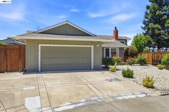 Building Photo - 325 Goshen Ct