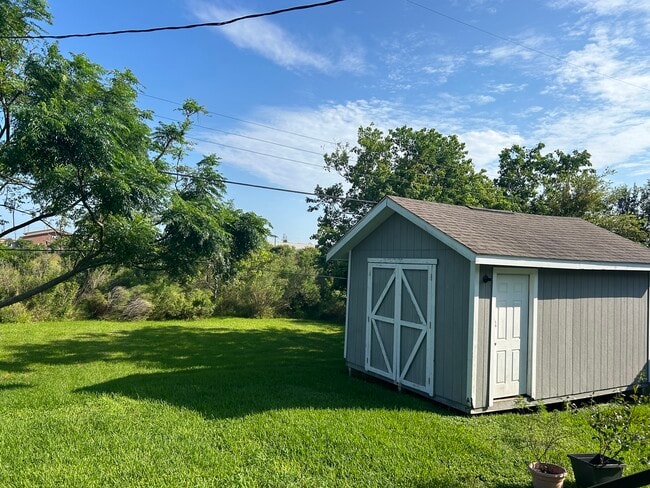 Building Photo - 7801 Pruitt Dr