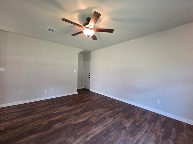 Foto del edificio - 9910 Grosbeak Ln