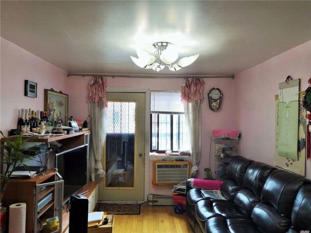 Foto del edificio - 108-25-108-46 46th Ave