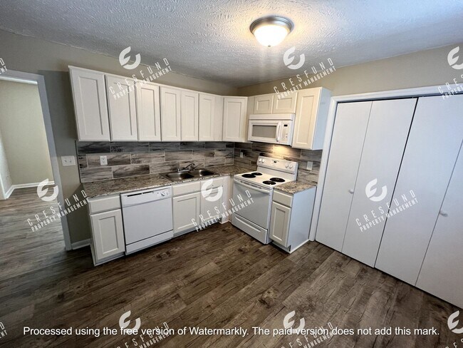 Building Photo - Spacious 1 bedroom 1 bathroom apartment