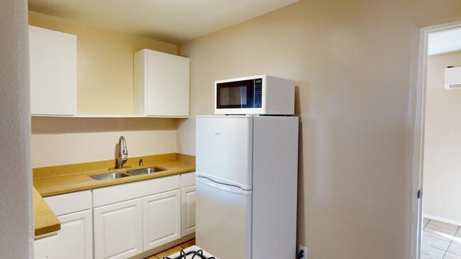 Building Photo - Centrally Located All Utilities Included. 1 Bedroom efficiency apartment.