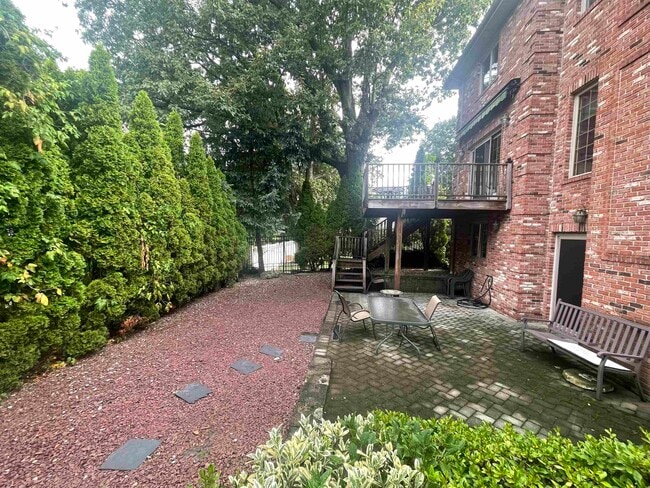 Building Photo - 13 1st St