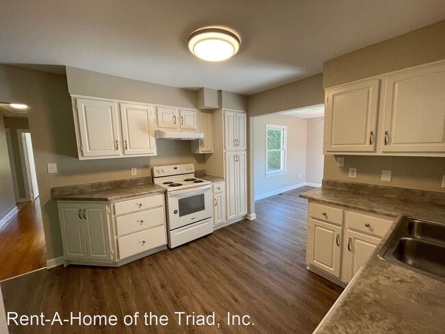 Building Photo - 3 br, 2 bath House - 204 Brushwood Road