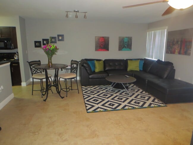 Building Photo - 2811 N Oakland Forest Dr