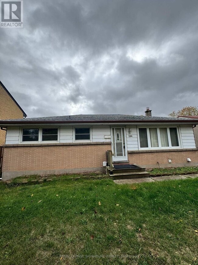 Building Photo - 104 Queenston Crescent