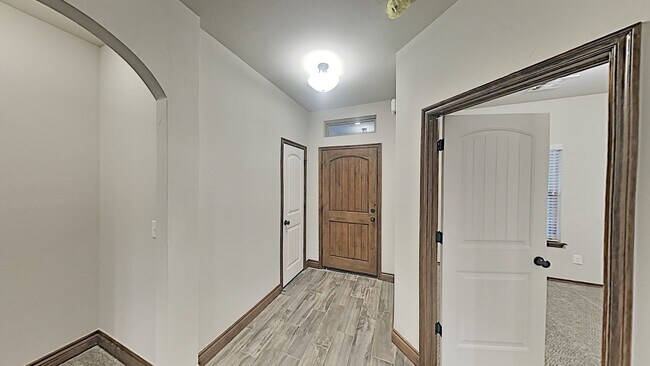 Building Photo - Spacious 4 Bed 2 Bath 2 Car Garage Home in Putnam City Schools Centrally Located in NW OKC