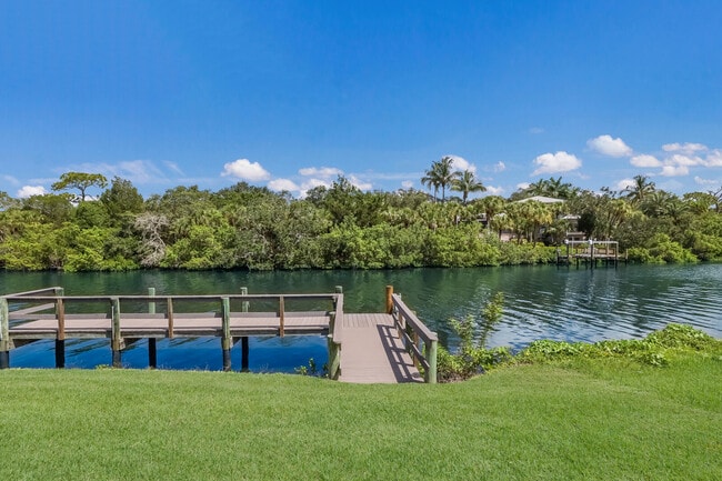 Foto del edificio - 5424 America Dr