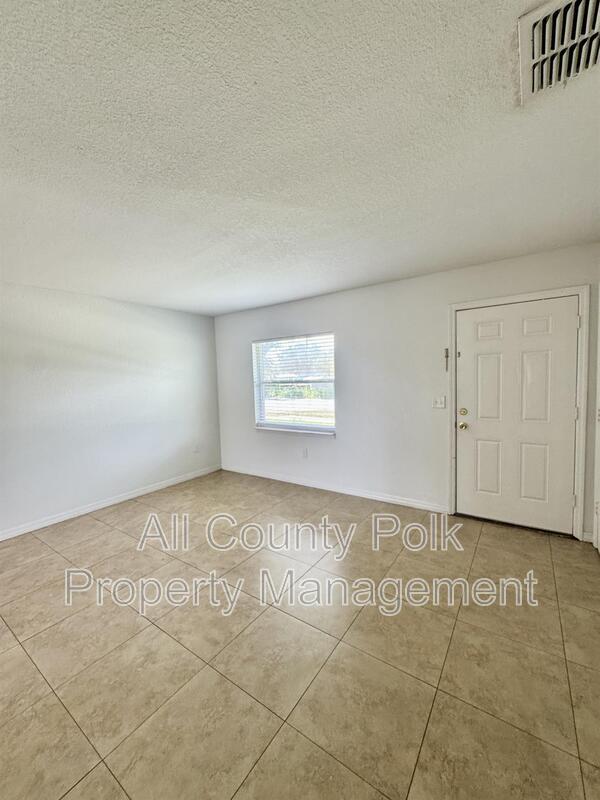 Foto del edificio - 2415 S Crystal Lake Dr