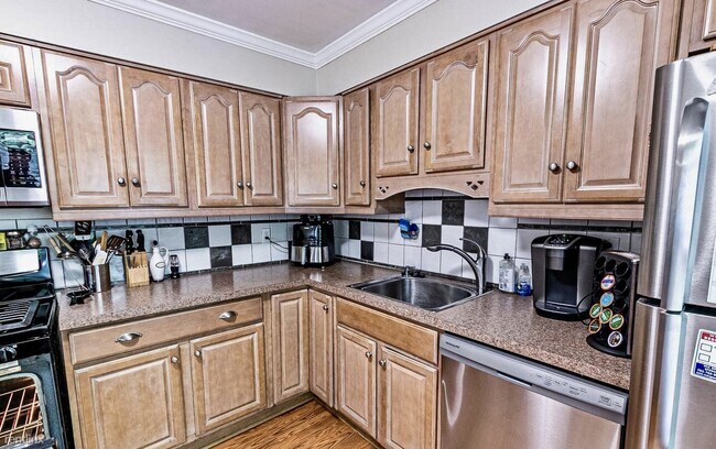Building Photo - 4 br, 3.5 bath House - 4915 Carriagepark Rd