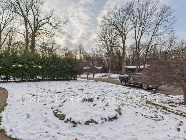 Foto del edificio - 5743 Brookwood Dr