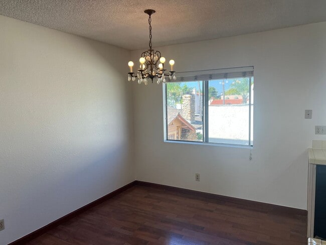 Foto del edificio - 2 bedroom 2 bath duplex for rent in Kensington!