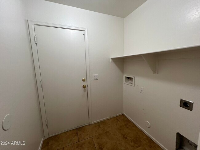 Foto del edificio - 23009 W Cocopah St