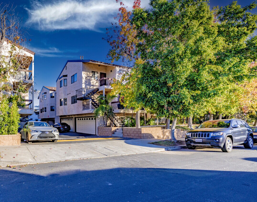 320 McHenry Rd Unit 21, Glendale, CA 91206 Condo for Rent in Glendale