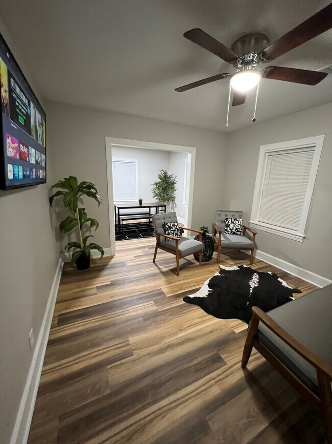 Foto del edificio - 1076 Carlisle Ave
