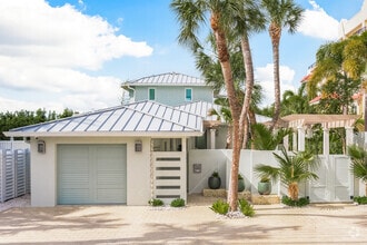 Building Photo - 2807 Sunset Way