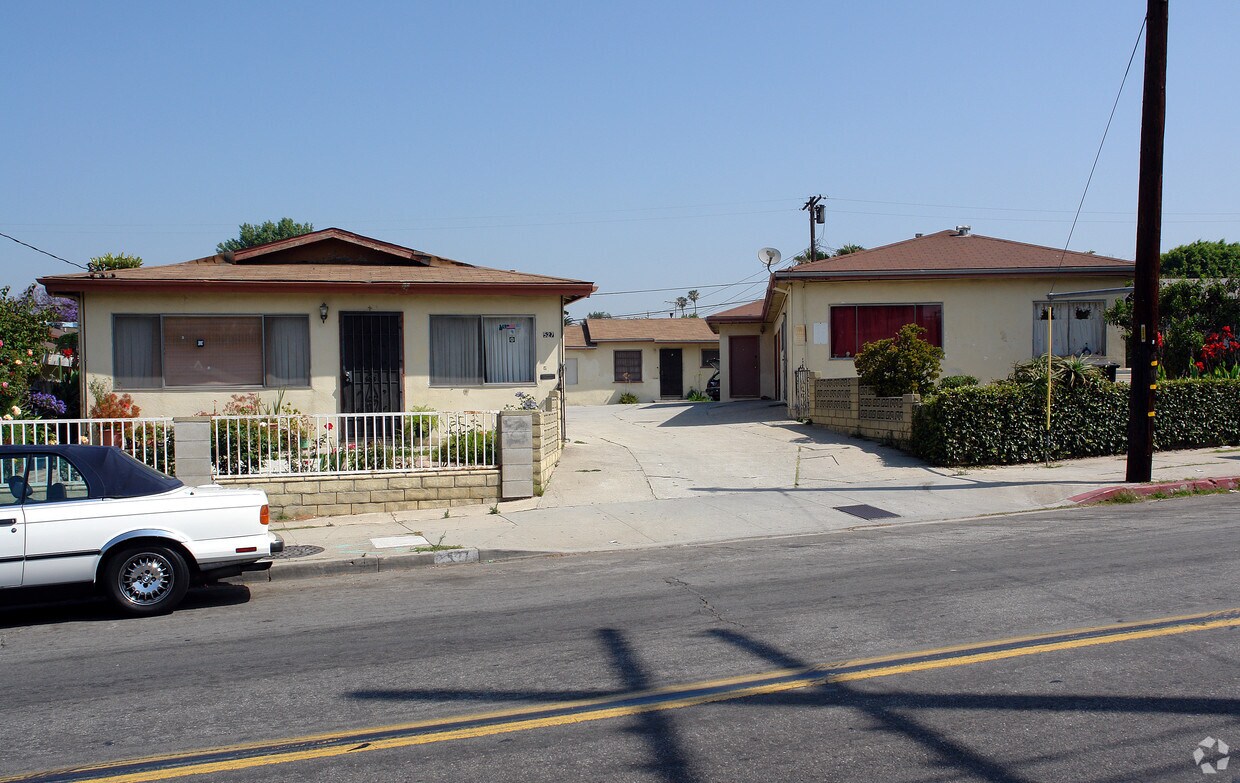 Primary Photo - 527 E Hyde Park Blvd