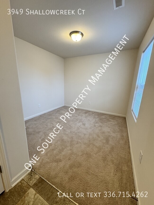 Foto del edificio - 3949 Shallowcreek Ct