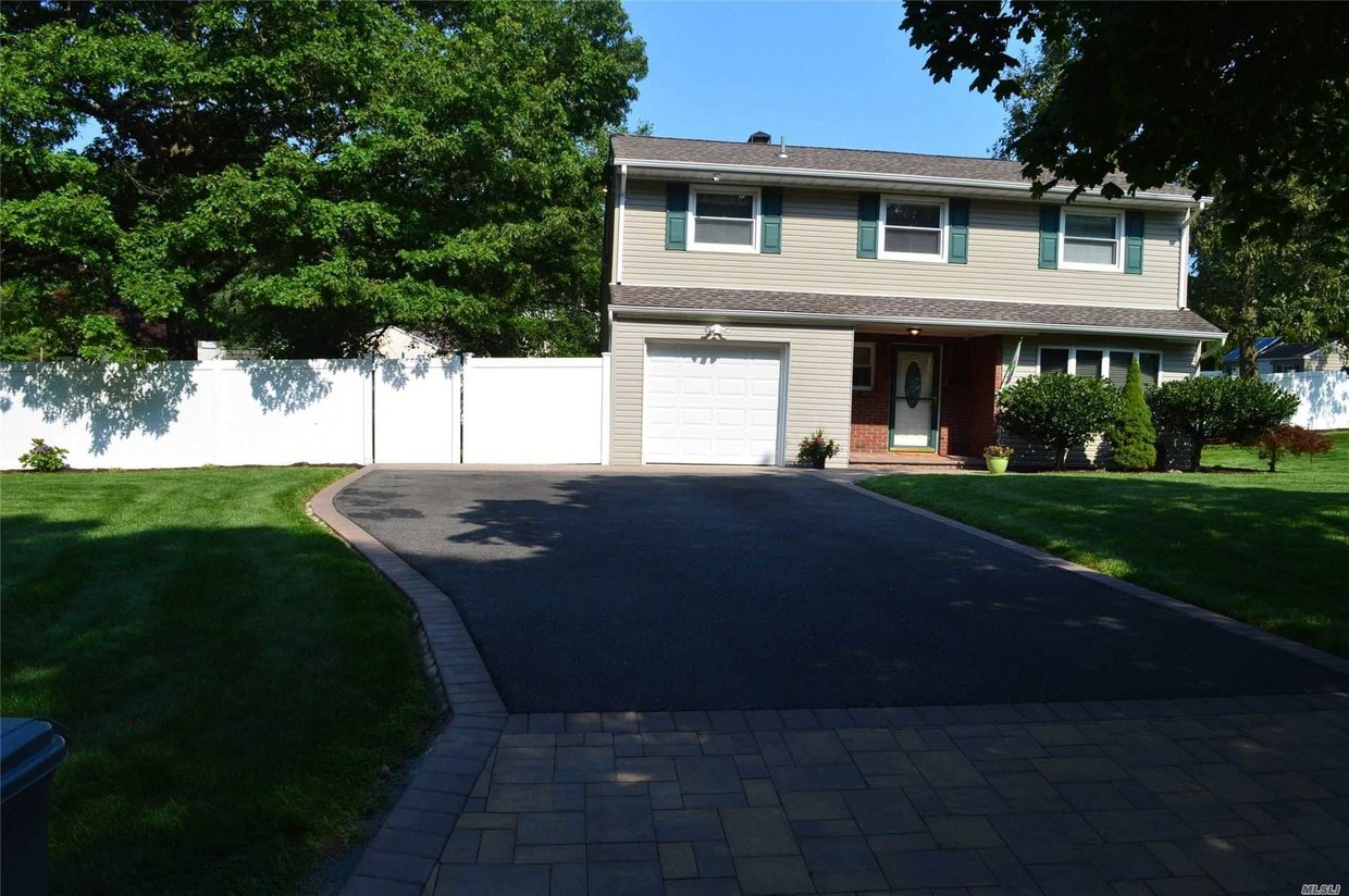 30 N Morris Ave, Farmingville, NY 11738 House Rental in Farmingville