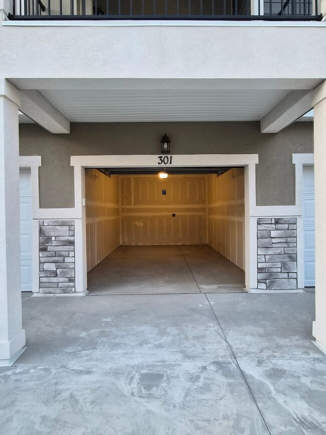 Building Photo - 693 S 4500 S