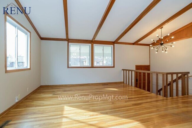 Foto del edificio - Available Now!