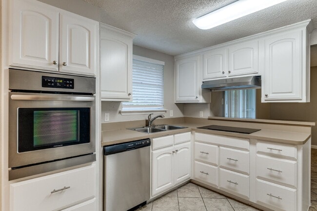 Foto del edificio - Comfortable & Stylish 3-Bedroom Home in Grand Prairie