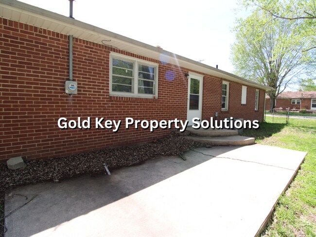 Foto del edificio - NORTH ANDERSON 3 BR 1 BA Brick Ranch with Central Air and Garage (NO SECTION 8)