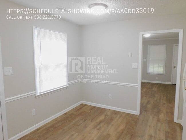 Building Photo - Updated 2BR/1BA Apartment in Greensboro!
