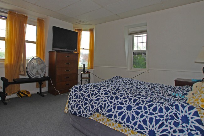 Foto del edificio - 4 Unit Investment: 165 Gordon St
