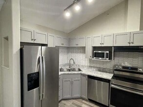 Building Photo - 151 Edwards Dr SW