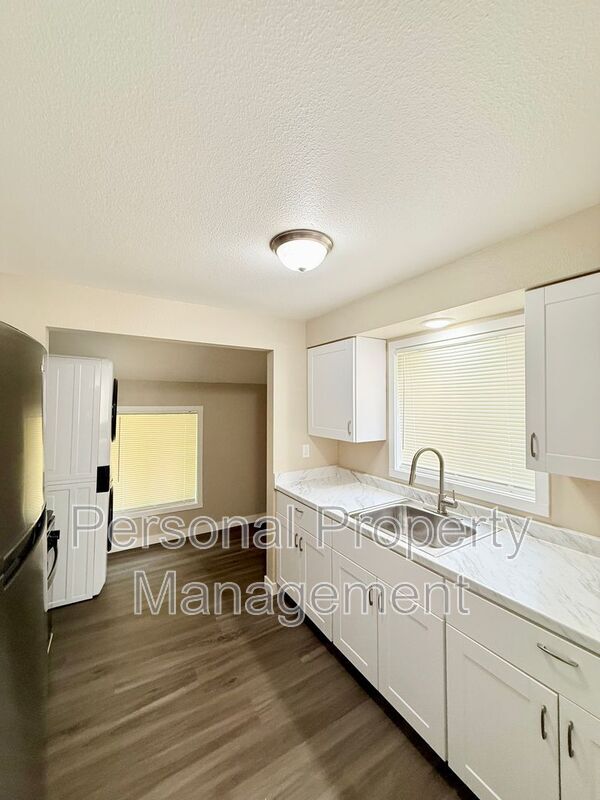 Foto del edificio - 3110 Thompson Ave