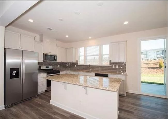 Building Photo - 5848 Clan MacLaine Dr