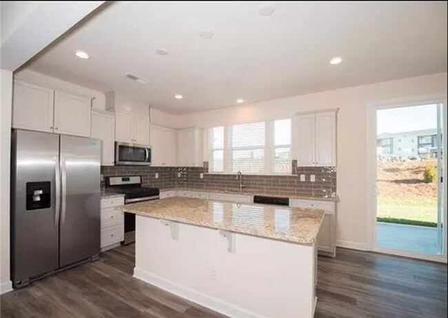 Foto del edificio - 5848 Clan MacLaine Dr