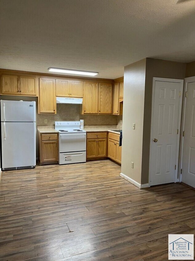 Building Photo - 391 Colonial Dr