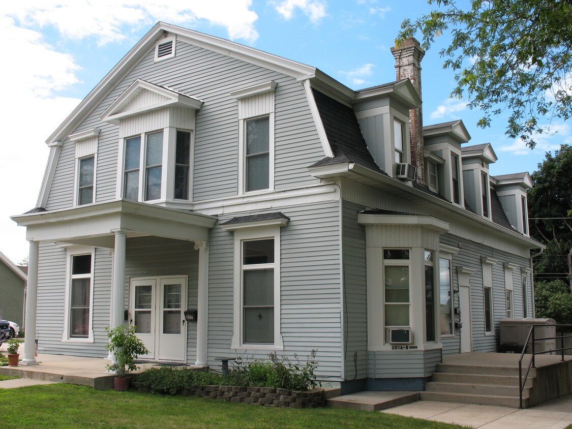 205 W Howard St Unit A, Portage, WI 53901 Apartments in Portage, WI