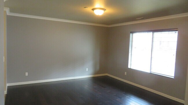 Foto del edificio - 1577 Burnside Pl