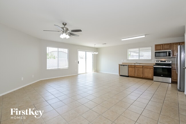 Foto del edificio - 5747 W King Snake Dr