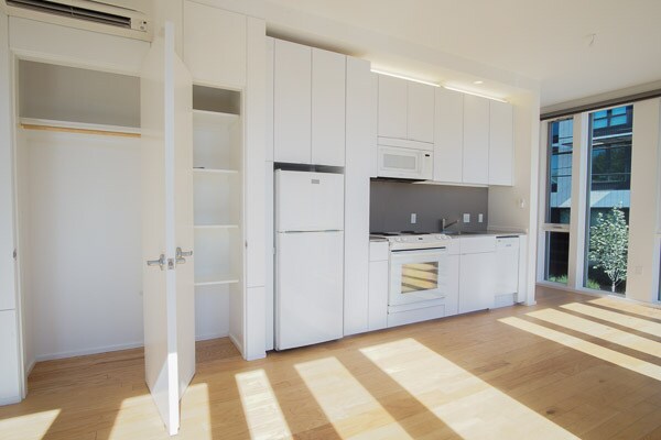 Foto del edificio - Incomparable Architecture in this 1 Bed + Bonus Room Townhouse!