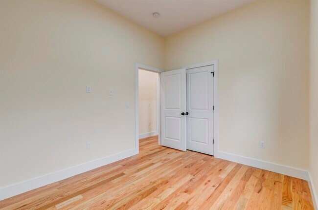 Building Photo - 92 Van Horne St
