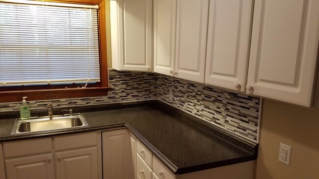 Foto del edificio - 3 BR / 1 BA Renovated Home North of Richmond, Available August 1
