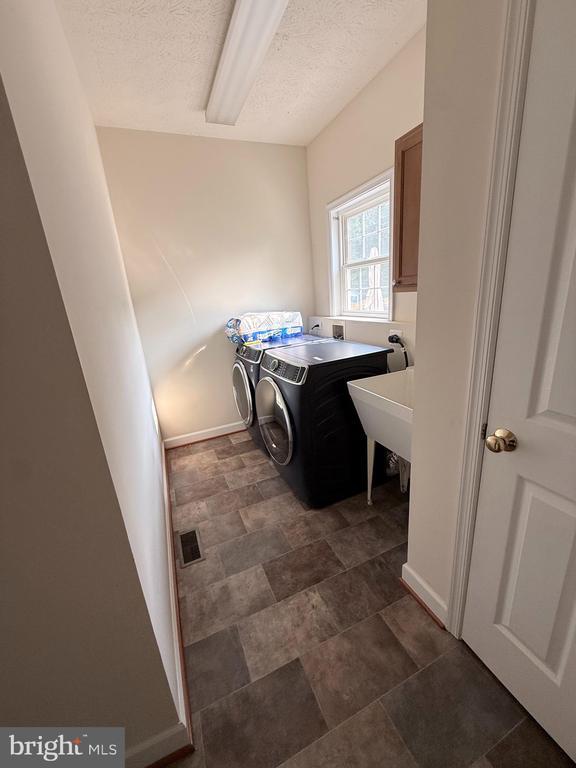 Foto del edificio - 4114 Derbyshire Ln
